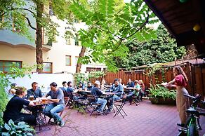 Sir Toby's Hostel