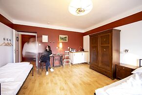 Sir Toby's Hostel