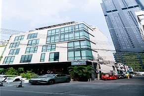 Sacha's Hotel Uno