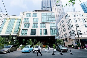 Sacha's Hotel Uno