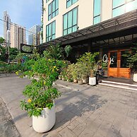 Sacha's Hotel Uno