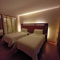Sacha's Hotel Uno