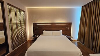 Sacha's Hotel Uno