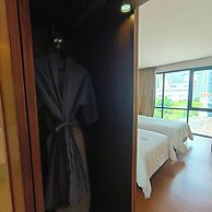 Sacha's Hotel Uno