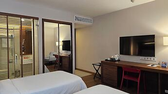 Sacha's Hotel Uno