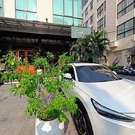 Sacha's Hotel Uno