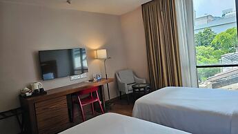 Sacha's Hotel Uno