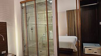 Sacha's Hotel Uno