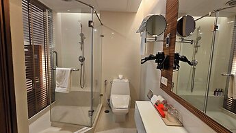 Sacha's Hotel Uno