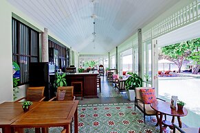 Baan Bayan Beach Hotel