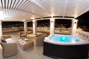 Aenos Hotel
