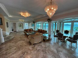 Breakfast At Monaco
