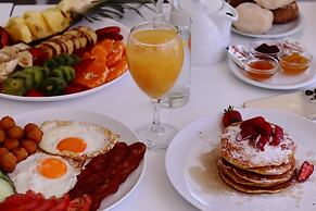 Maritimo Beach Hotel