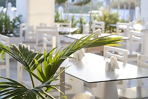 Maritimo Beach Hotel