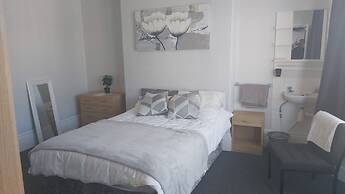 OYO Tudor Lodge - Redcar Beach