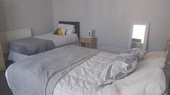 OYO Tudor Lodge - Redcar Beach
