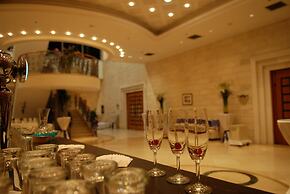 Golden Crown Hotel