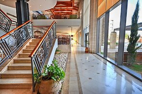 Golden Crown Hotel