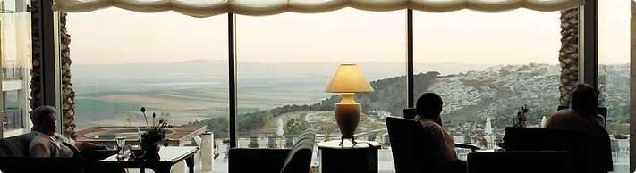 Golden Crown Hotel