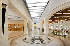 Golden Crown Hotel