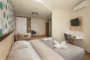 Kristály Hotel