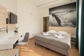 Kristály Hotel
