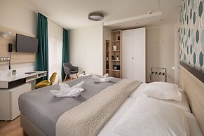 Kristály Hotel