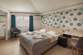 Kristály Hotel