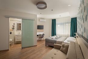 Kristály Hotel