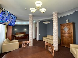 Diligence Hotel
