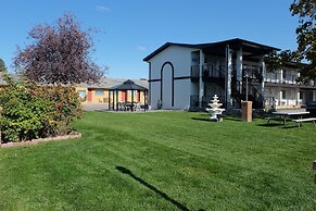 Oasis Inn