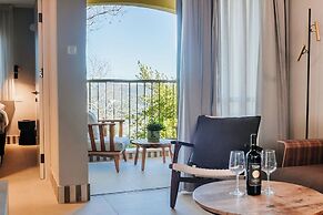 Tzuba Hotel