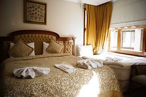 Aruna Hotel