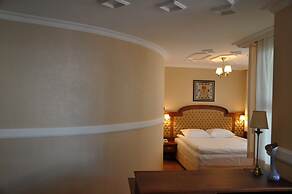 Aruna Hotel