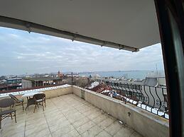 Aruna Hotel