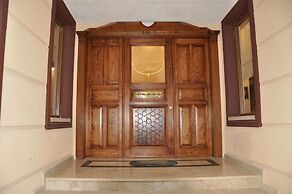 Aruna Hotel