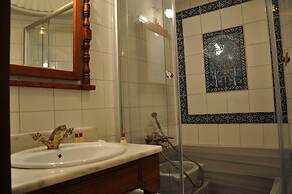 Aruna Hotel