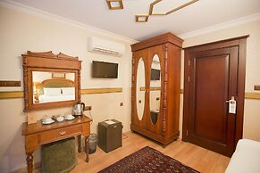 Aruna Hotel