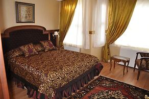 Aruna Hotel