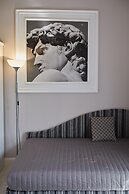 Leone X Guest House