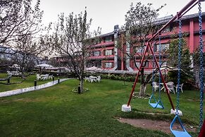 Honeymoon Inn