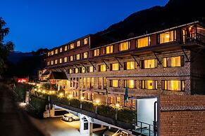 Honeymoon Inn