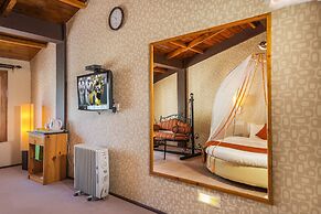Honeymoon Inn