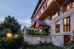 Honeymoon Inn