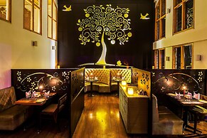 Honeymoon Inn