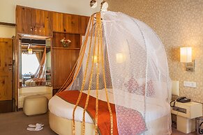 Honeymoon Inn