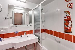 Vega Izmailovo Hotel