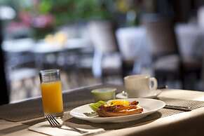 Xi Hotel