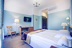 Elegy Hotel