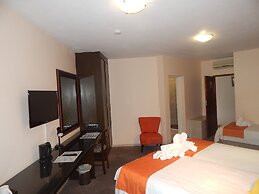 Elephant Lake Hotel
